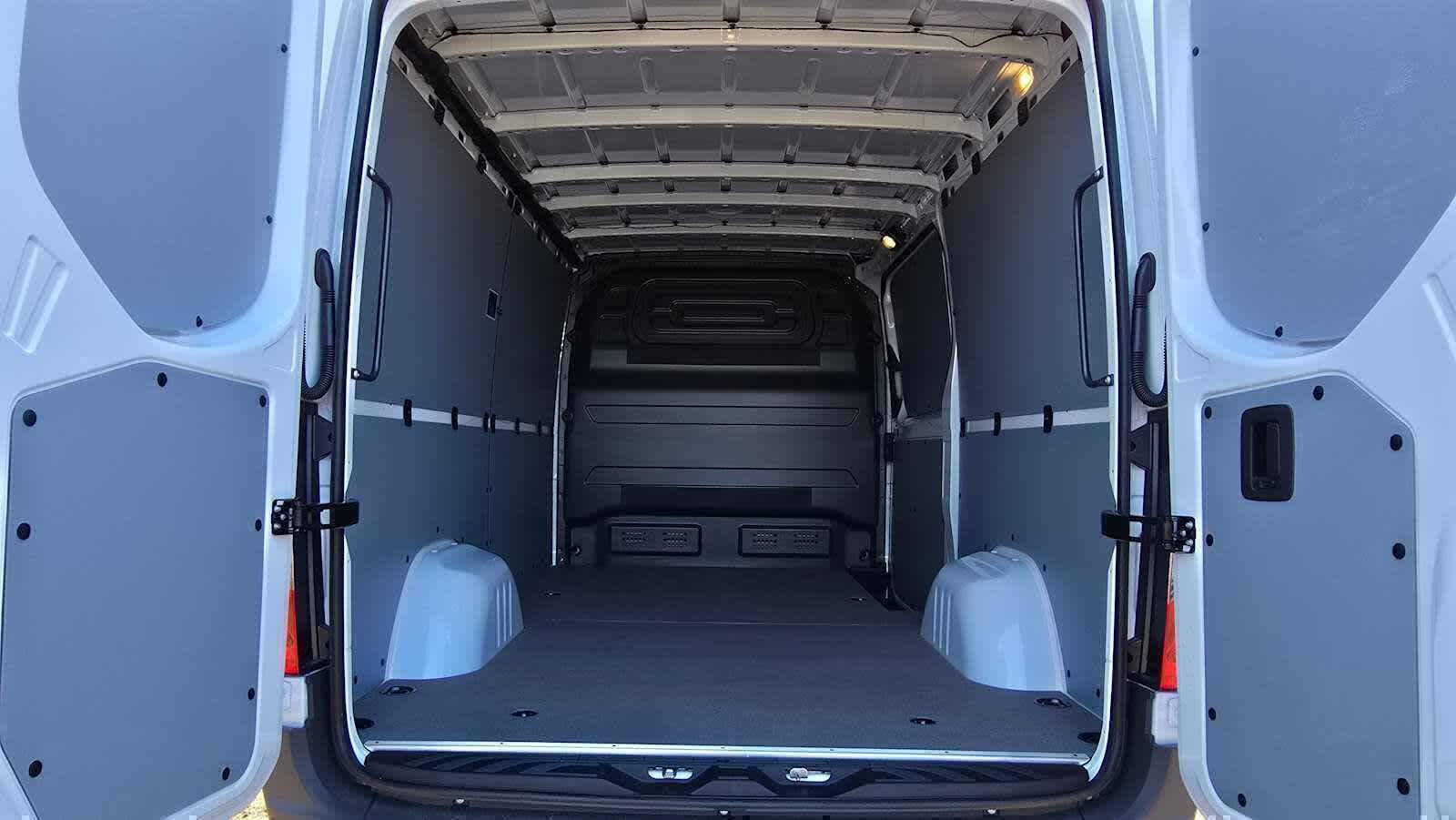 2026 Mercedes-Benz Sprinter 2500 Standard Roof I4 Diesel 144 RWD