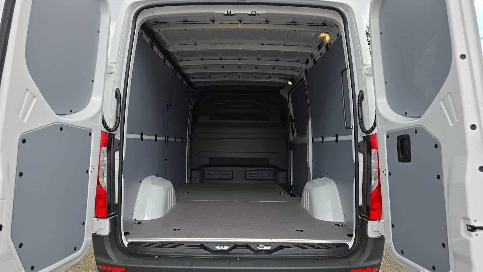 2026 Mercedes-Benz Sprinter 2500 Standard Roof I4 Diesel 144 RWD