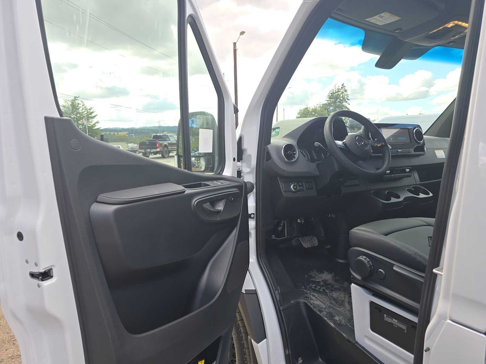 2026 Mercedes-Benz Sprinter 2500 Standard Roof I4 Diesel 144 RWD