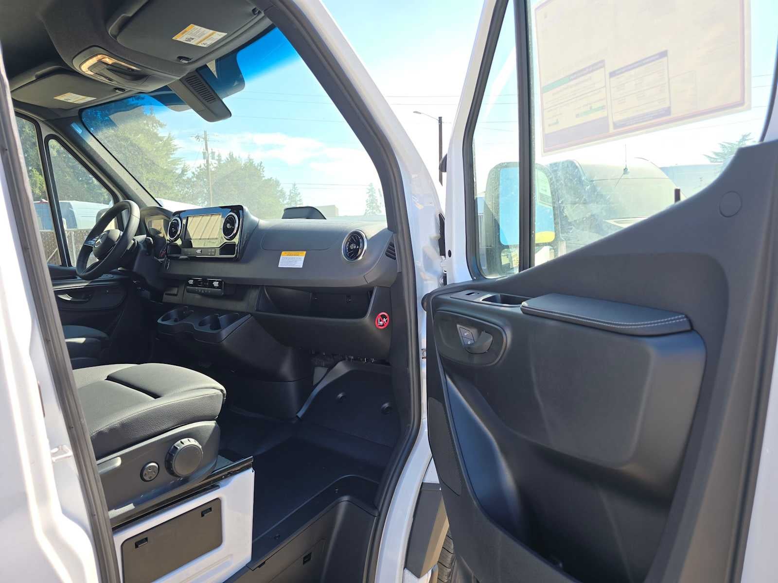 2026 Mercedes-Benz Sprinter Cargo 2500 Standard Roof I4 Diesel 144 RWD