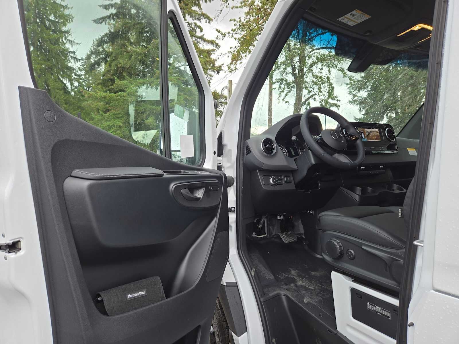 2026 Mercedes-Benz Sprinter Cargo 2500 Standard Roof I4 Diesel 144 RWD