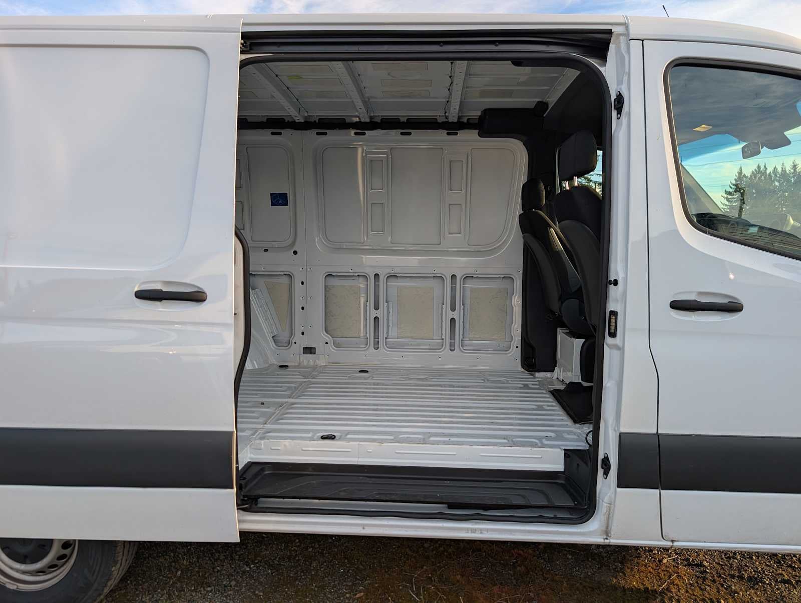 2025 Mercedes-Benz Sprinter Cargo Van 2500 Standard Roof I4 Diesel 144" RWD