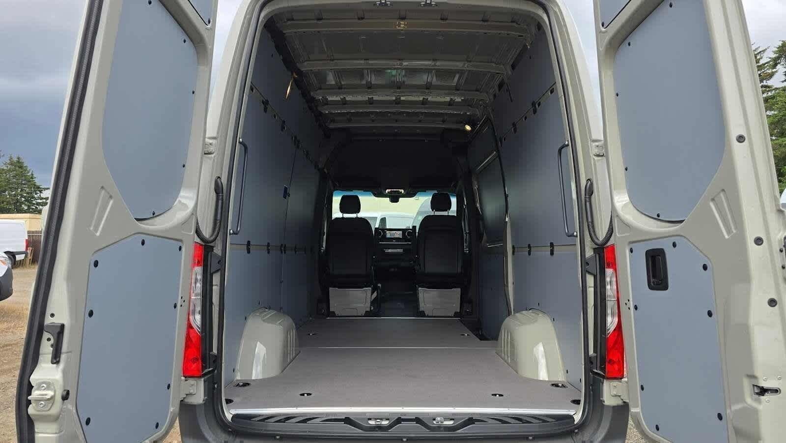 2026 Mercedes-Benz Sprinter 2500 Standard Roof I4 Diesel 144 RWD