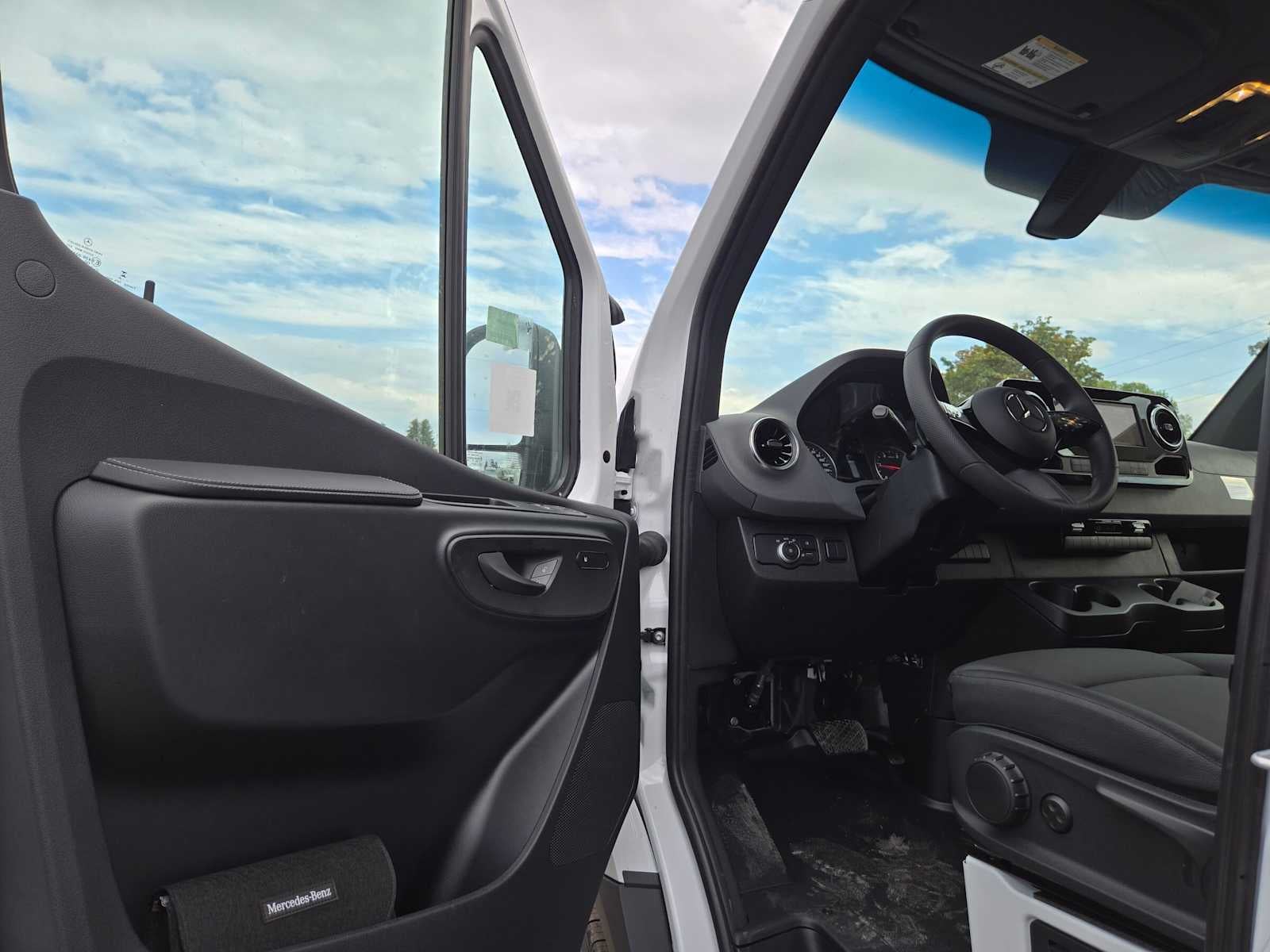 2026 Mercedes-Benz Sprinter Cargo 2500 Standard Roof I4 Diesel 144 RWD