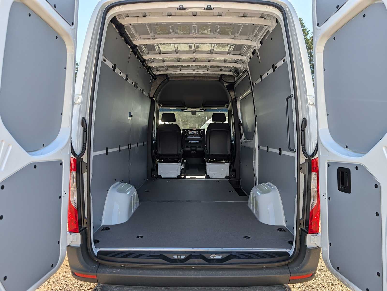 2025 Mercedes-Benz Sprinter Cargo Van 2500 Standard Roof I4 Diesel 144" RWD