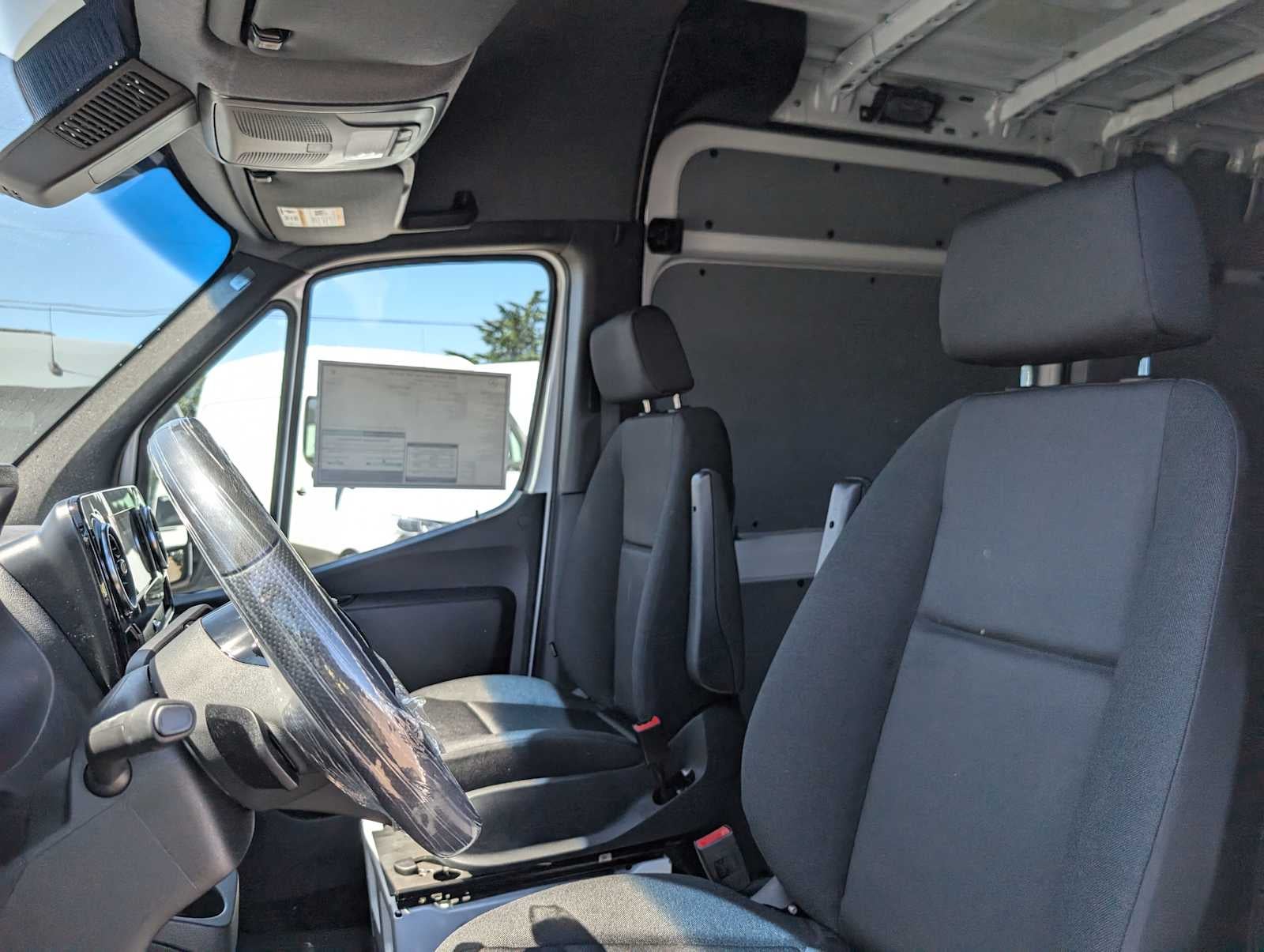 2025 Mercedes-Benz Sprinter Cargo Van 2500 Standard Roof I4 Diesel 144" RWD