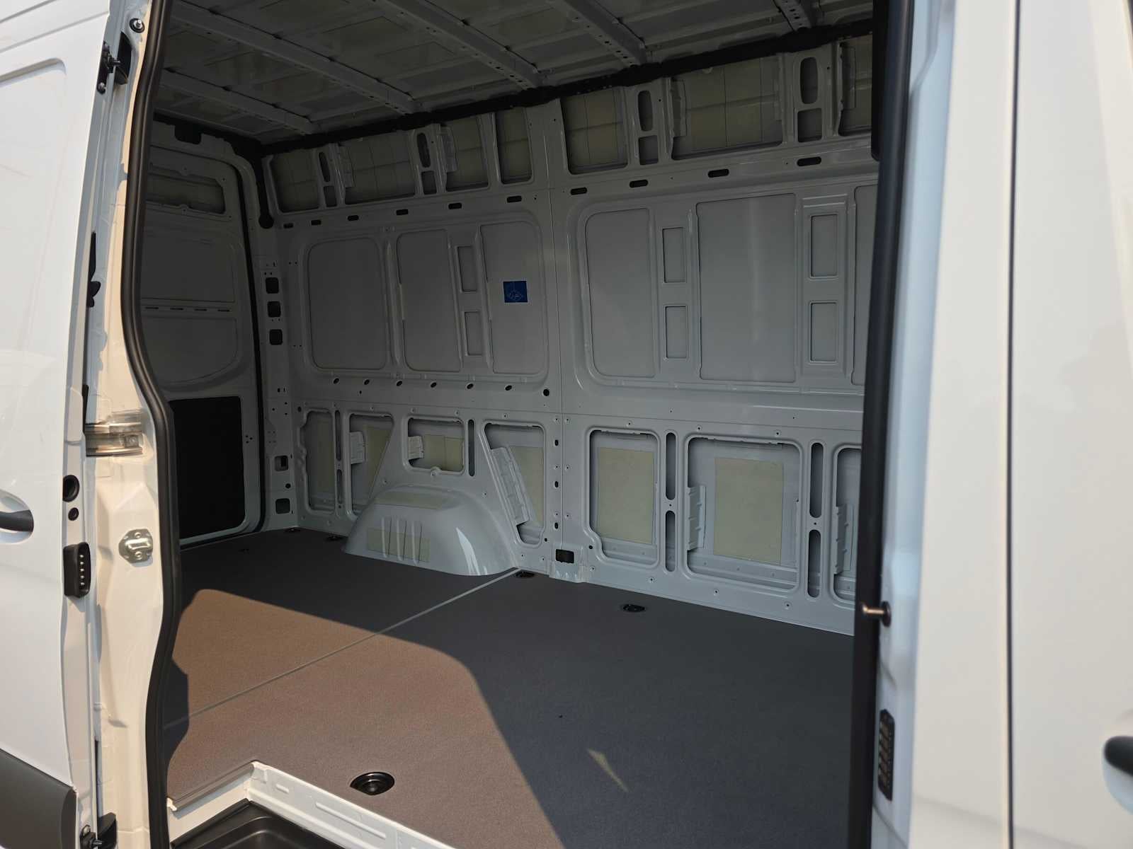 2026 Mercedes-Benz Sprinter Cargo 2500 Standard Roof I4 Diesel 144 RWD