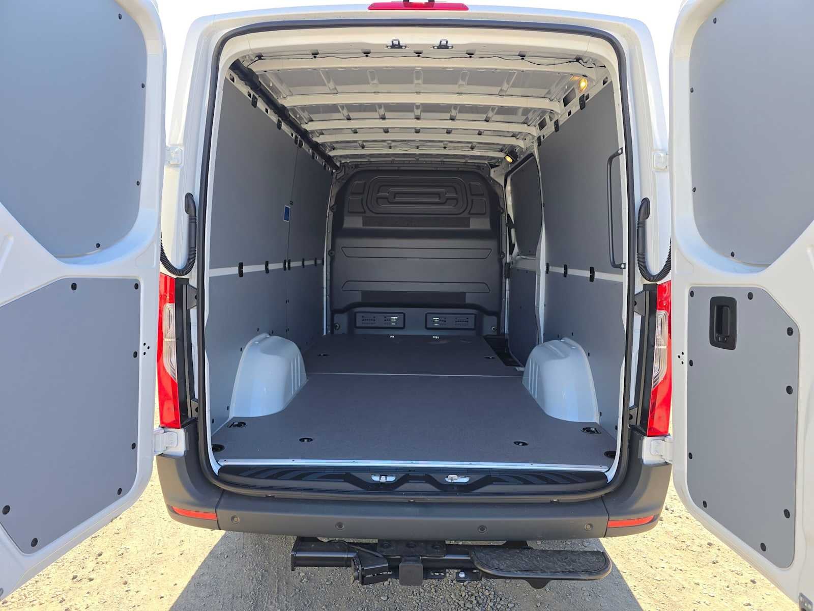 2026 Mercedes-Benz Sprinter Cargo 2500 Standard Roof I4 Diesel 144 RWD