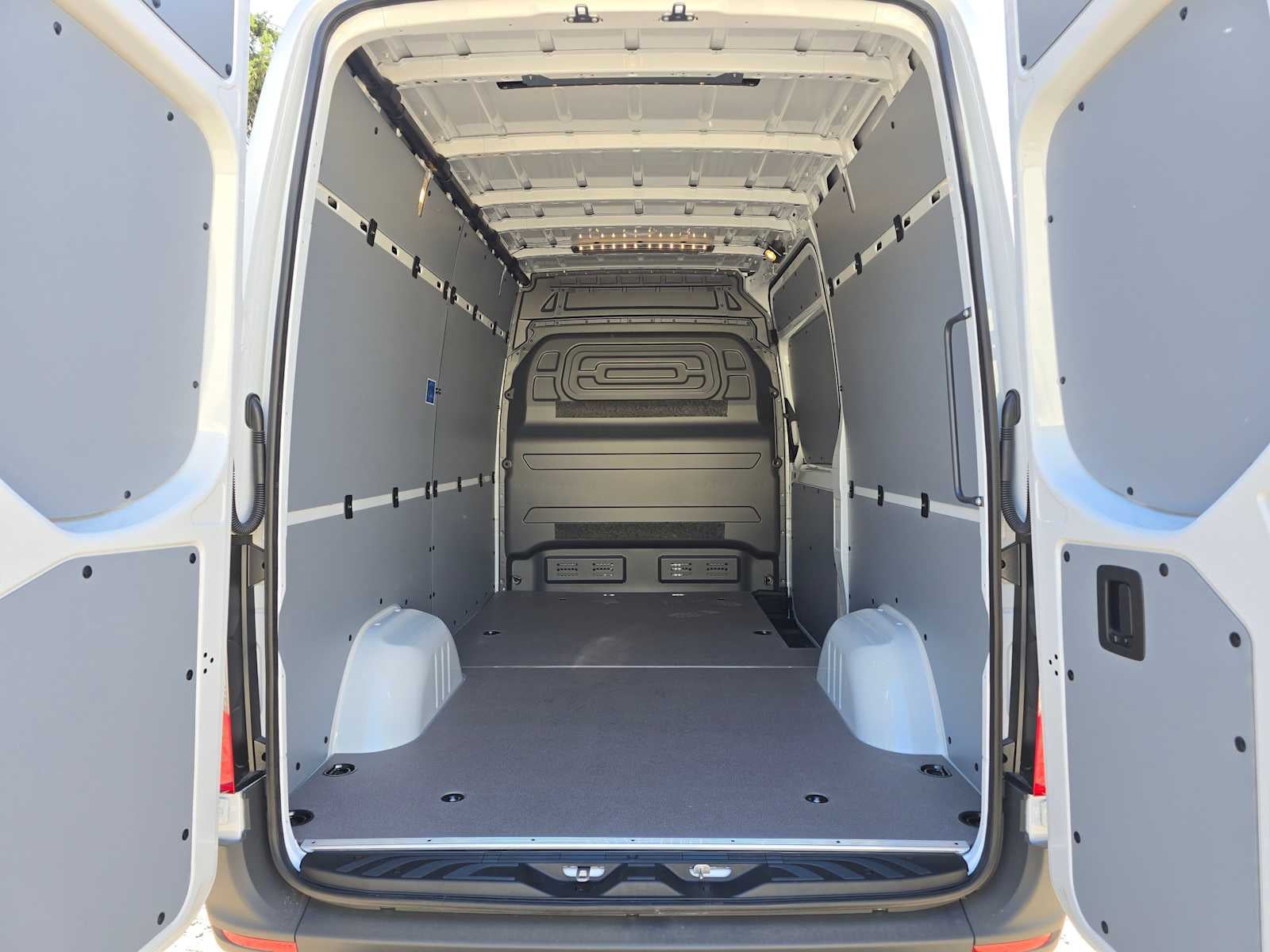 2026 Mercedes-Benz Sprinter 2500 Standard Roof I4 Diesel 144 RWD