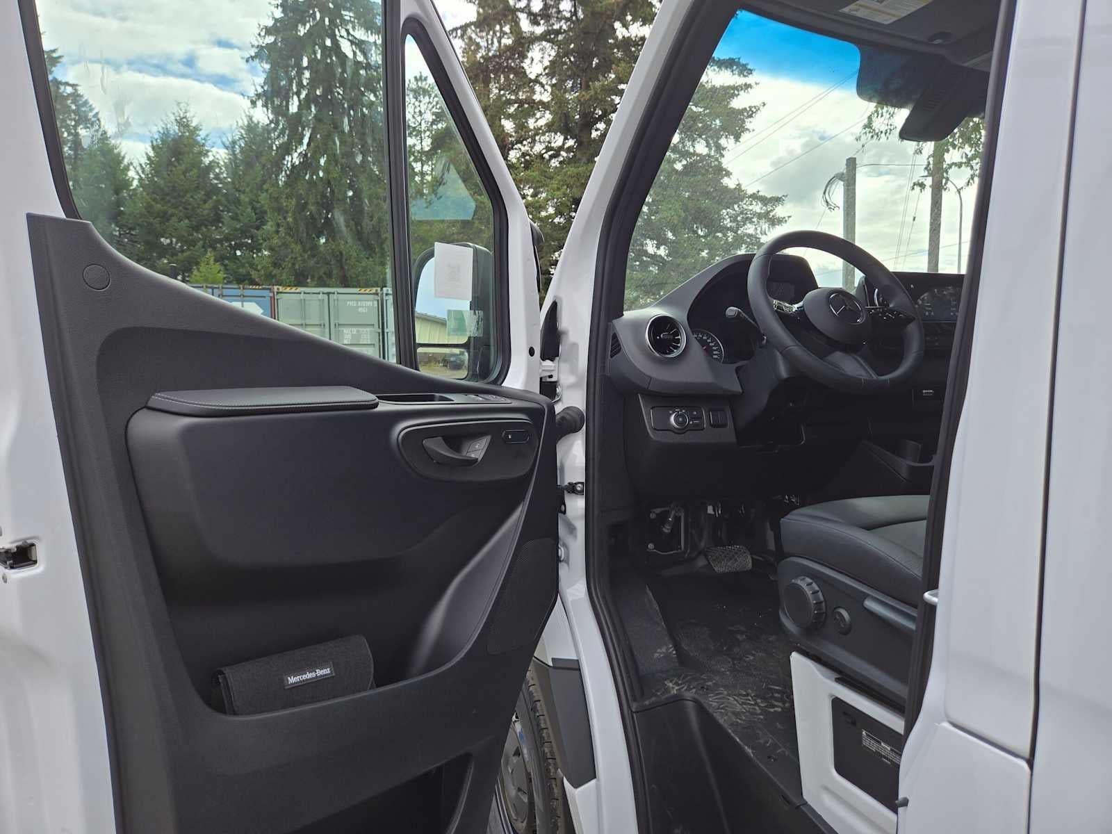 2026 Mercedes-Benz Sprinter Cargo 2500 Standard Roof I4 Diesel 144 RWD