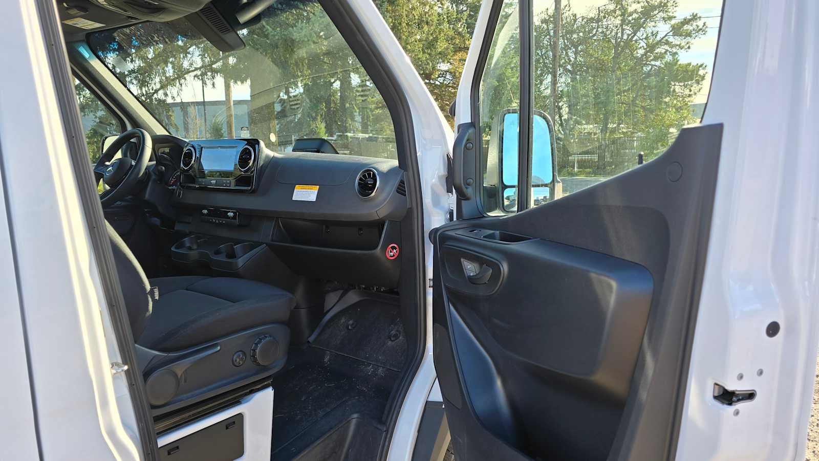 2025 Mercedes-Benz Sprinter Cargo Van 2500 Standard Roof I4 Diesel 144" RWD