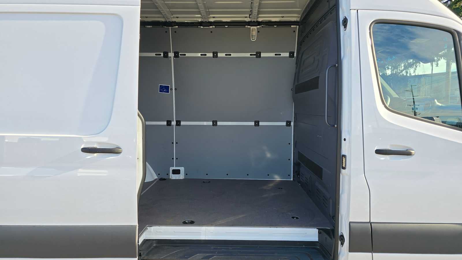 2025 Mercedes-Benz Sprinter Cargo Van 2500 Standard Roof I4 Diesel 144" RWD