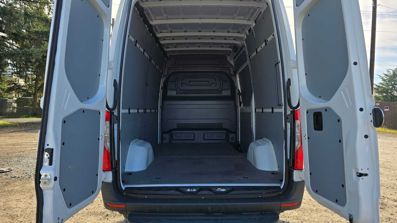 2025 Mercedes-Benz Sprinter Cargo Van 2500 Standard Roof I4 Diesel 144" RWD