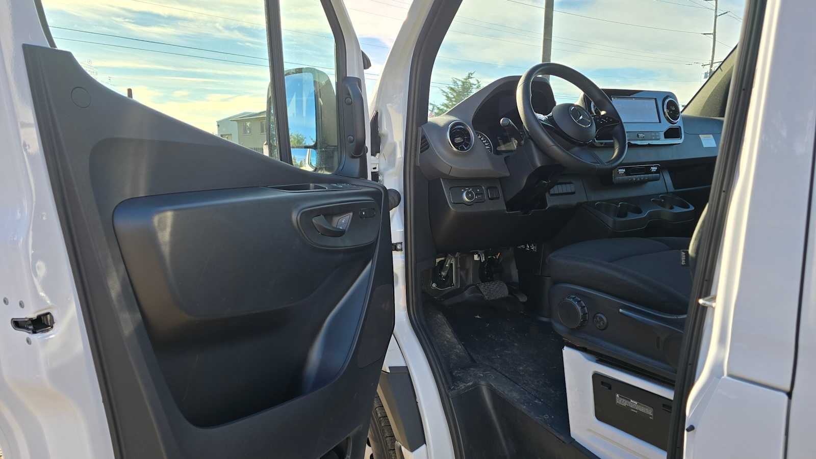 2025 Mercedes-Benz Sprinter Cargo Van 2500 Standard Roof I4 Diesel 144" RWD