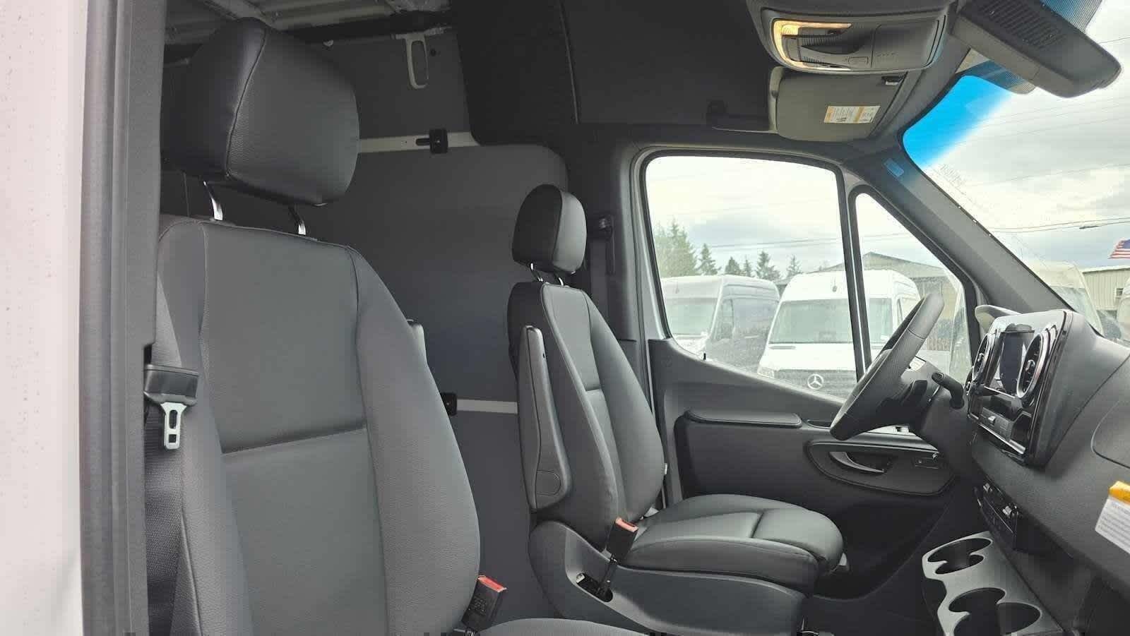 2026 Mercedes-Benz Sprinter 2500 Standard Roof I4 Diesel 144 RWD