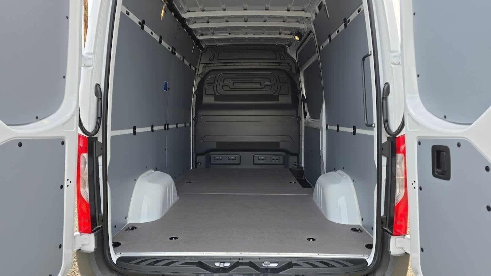 2026 Mercedes-Benz Sprinter 2500 Standard Roof I4 Diesel 144 RWD