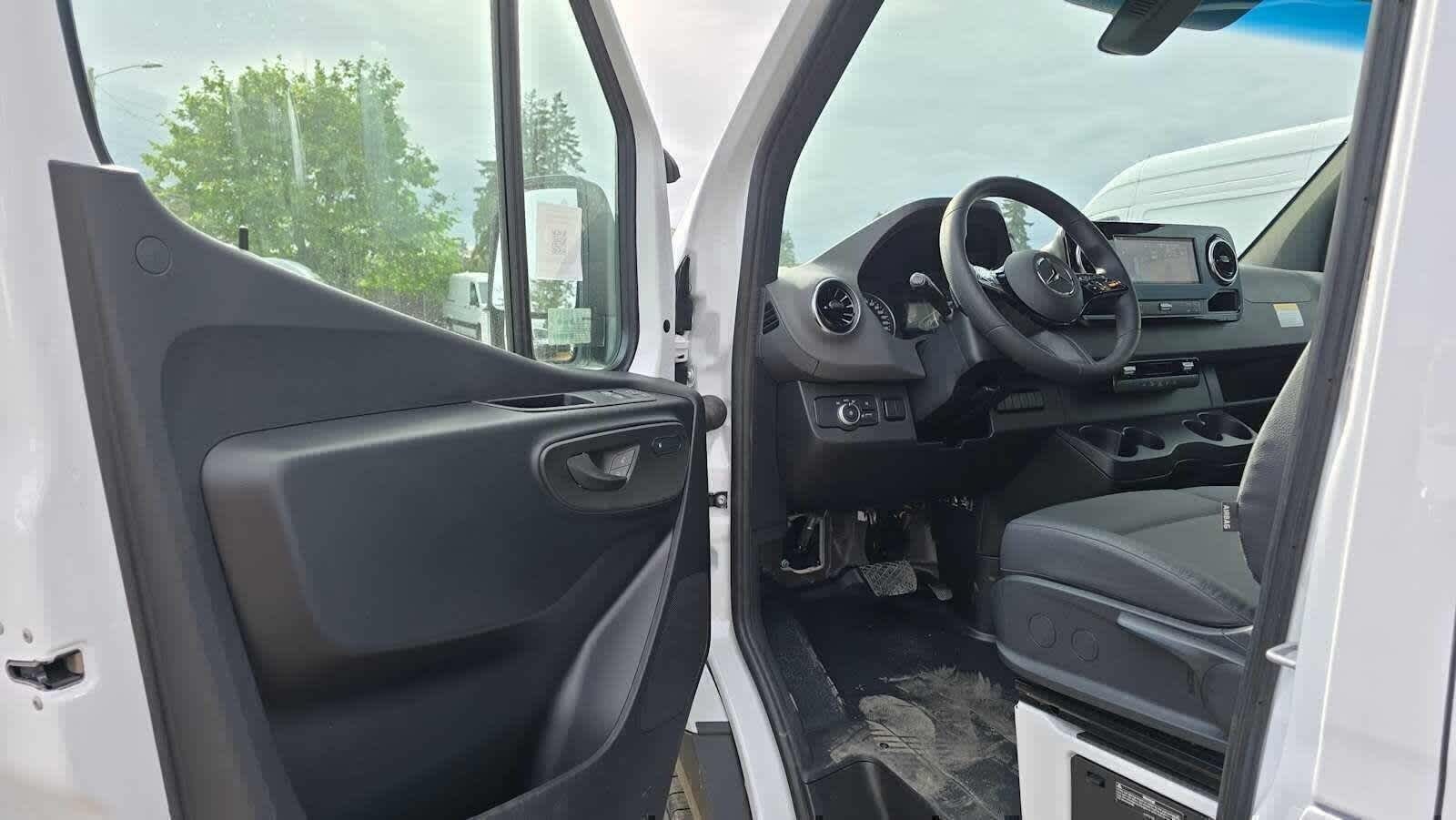 2026 Mercedes-Benz Sprinter 2500 Standard Roof I4 Diesel 144 RWD
