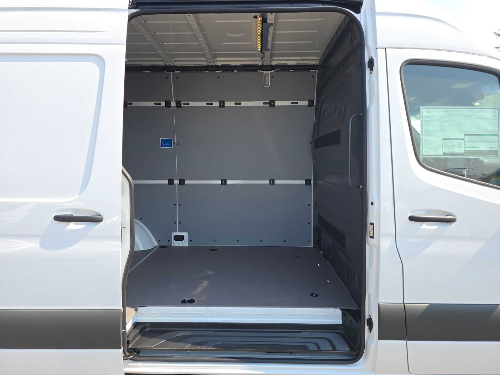 2026 Mercedes-Benz Sprinter 2500 Standard Roof I4 Diesel 144 RWD