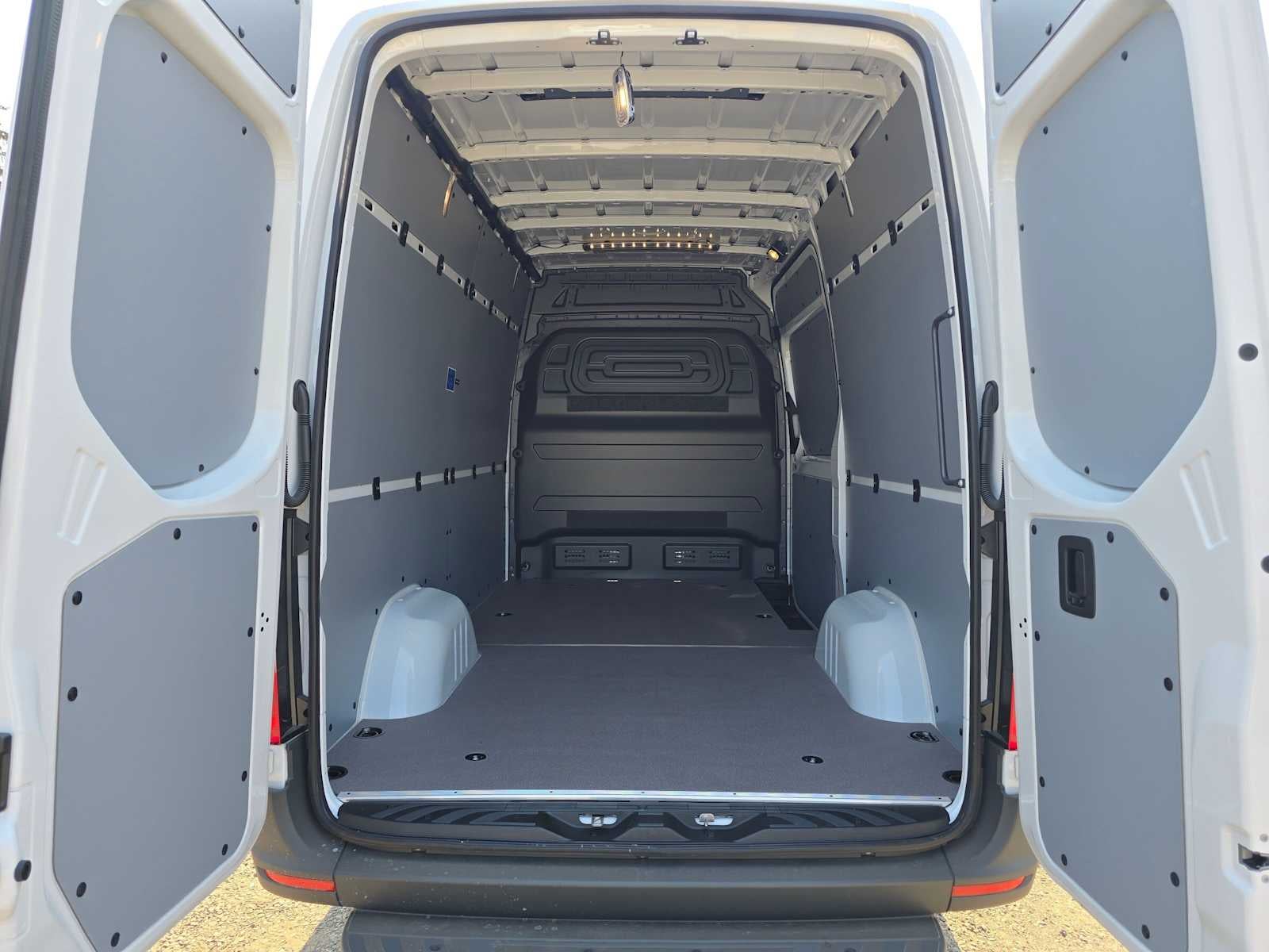 2026 Mercedes-Benz Sprinter 2500 Standard Roof I4 Diesel 144 RWD