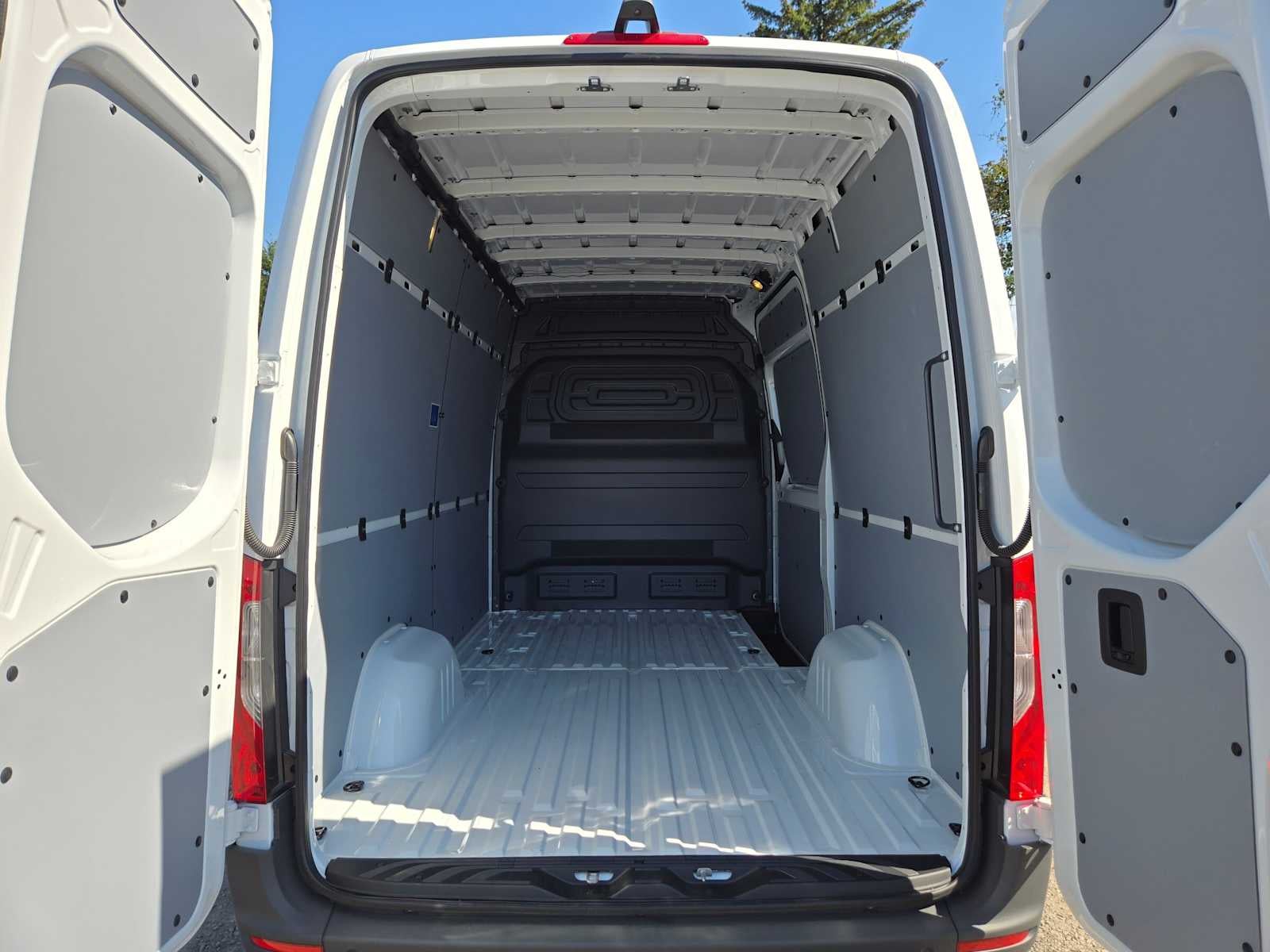 2026 Mercedes-Benz Sprinter Cargo 2500 Standard Roof I4 Diesel 144 RWD