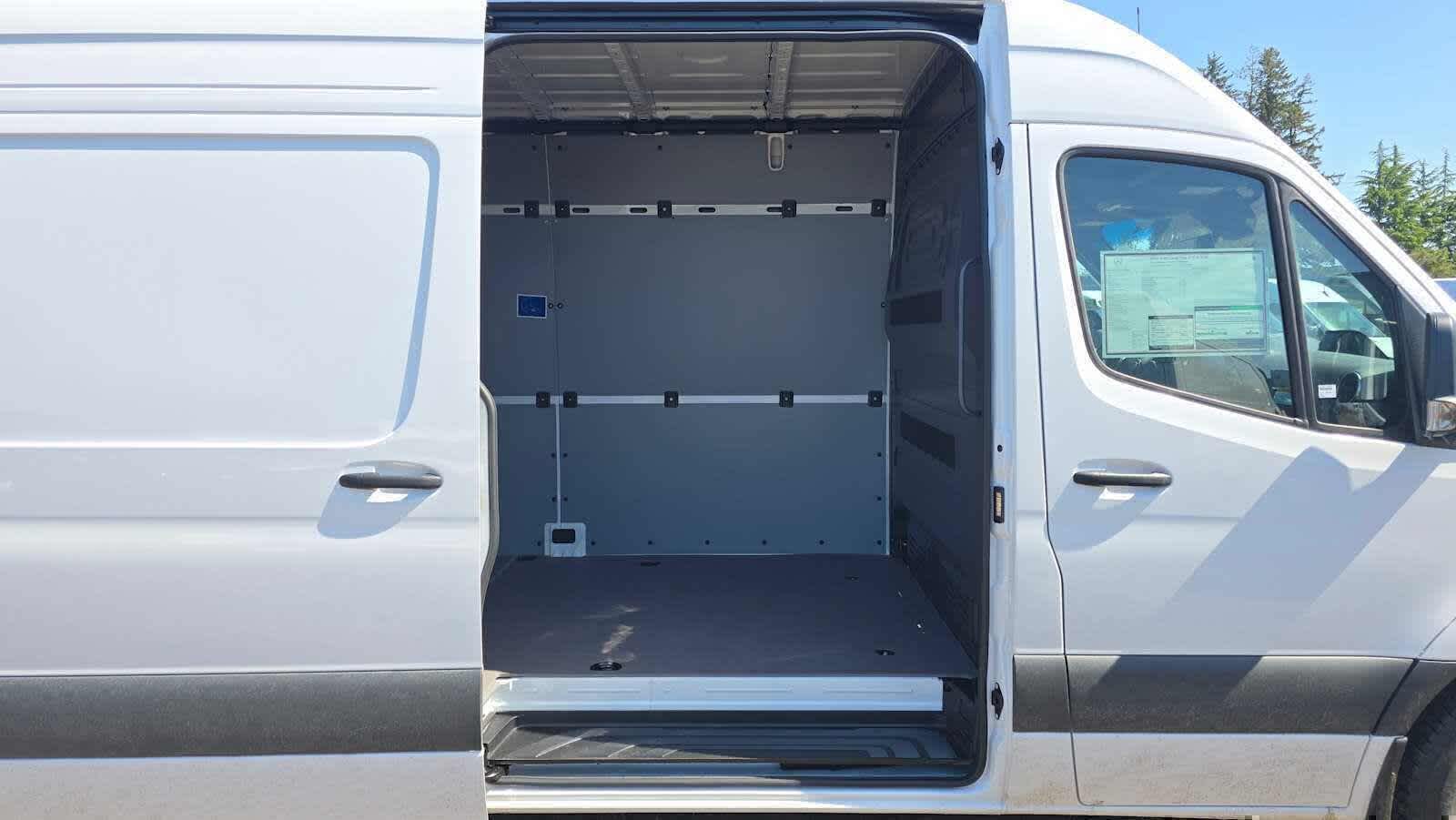 2026 Mercedes-Benz Sprinter 2500 High Roof I4 Diesel 170 RWD