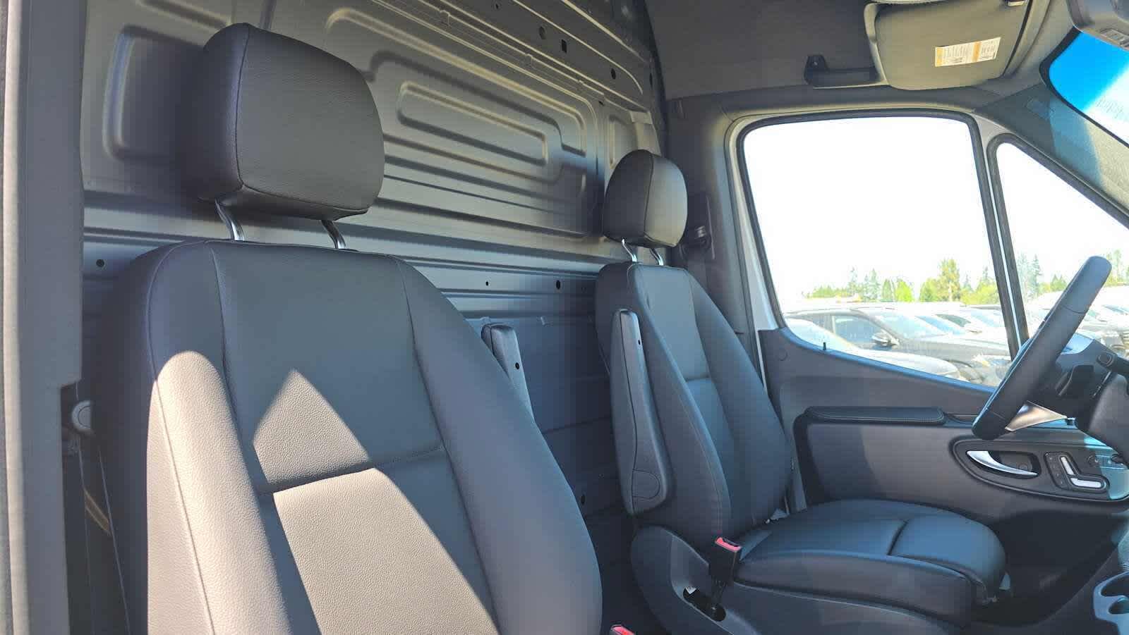 2026 Mercedes-Benz Sprinter 2500 High Roof I4 Diesel 170 RWD