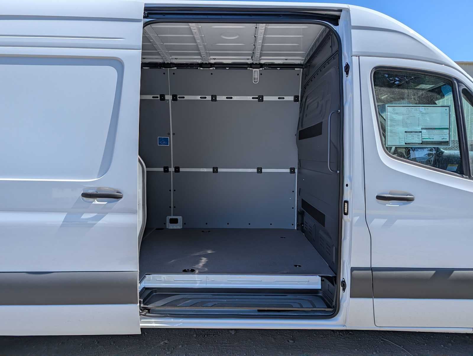 2026 Mercedes-Benz Sprinter 2500 High Roof I4 Diesel 170 RWD