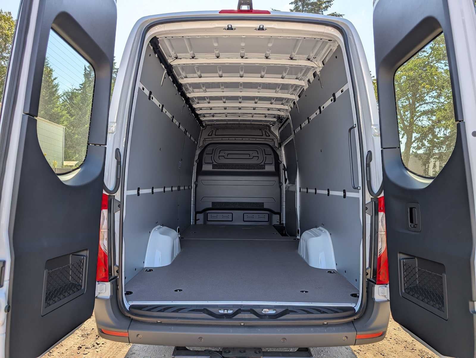 2026 Mercedes-Benz Sprinter 2500 High Roof I4 Diesel 170 RWD