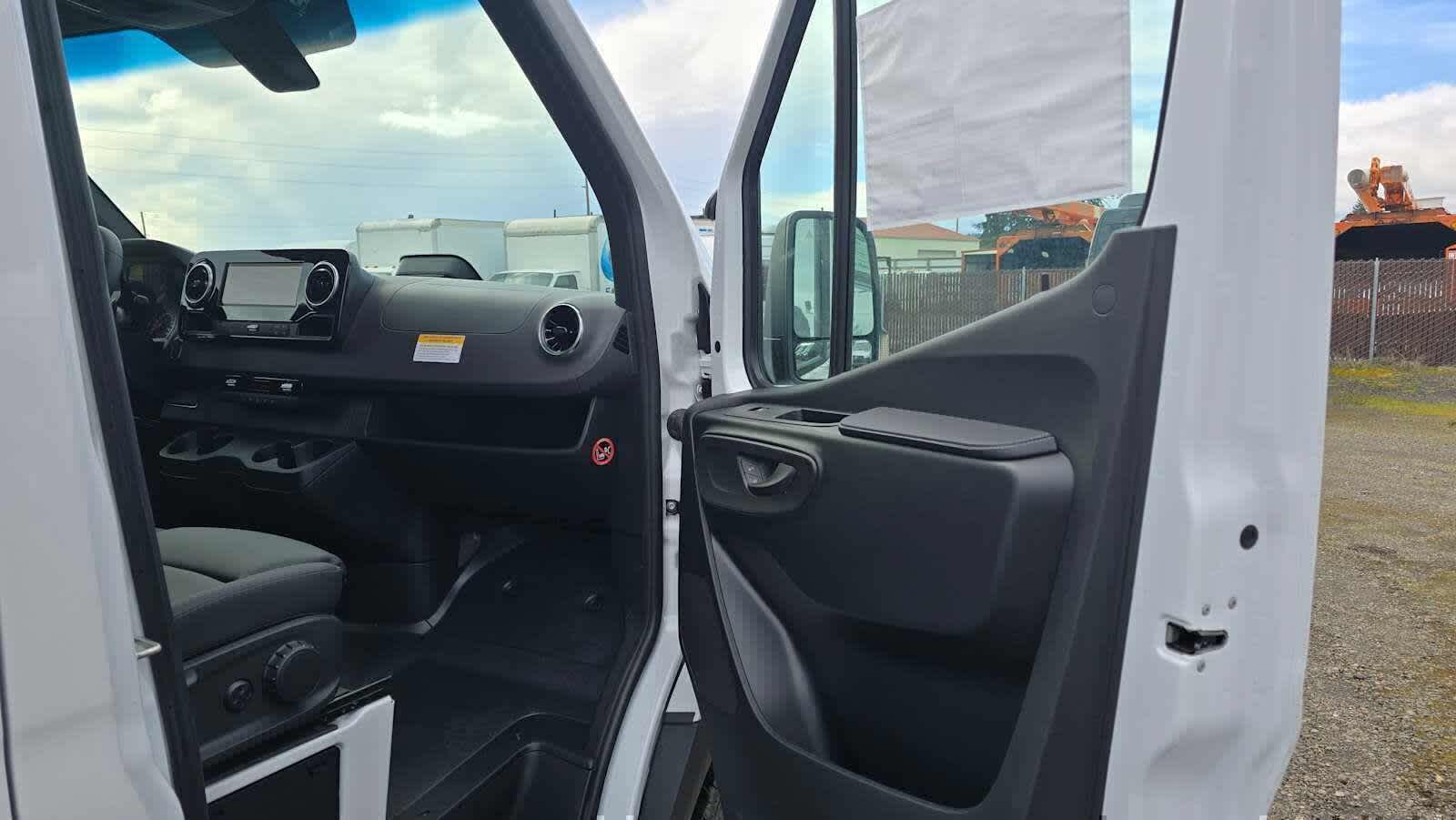 2026 Mercedes-Benz Sprinter 2500 High Roof I4 Diesel 170 RWD