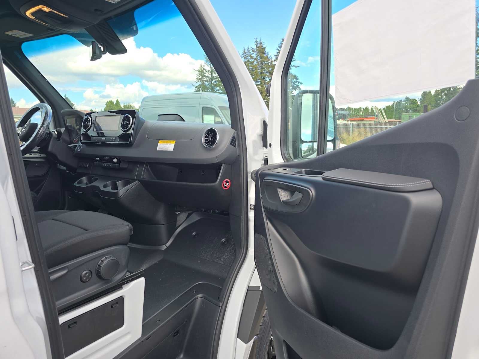 2026 Mercedes-Benz Sprinter 2500 High Roof I4 Diesel 170 RWD