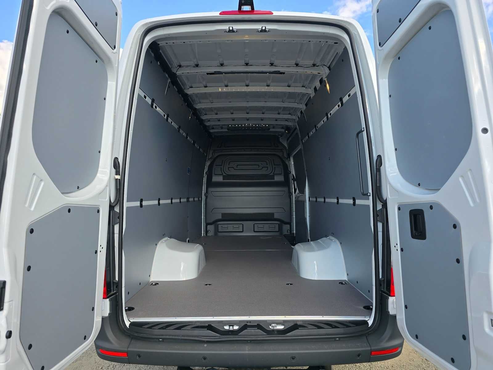 2026 Mercedes-Benz Sprinter 2500 High Roof I4 Diesel 170 RWD