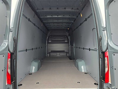 2026 Mercedes-Benz Sprinter 2500 High Roof I4 Diesel 170 RWD