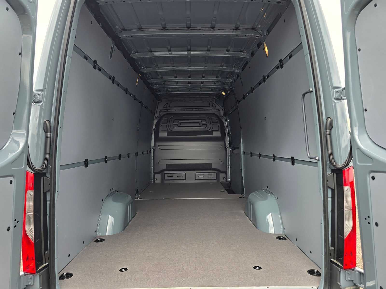 2026 Mercedes-Benz Sprinter 2500 High Roof I4 Diesel 170 RWD