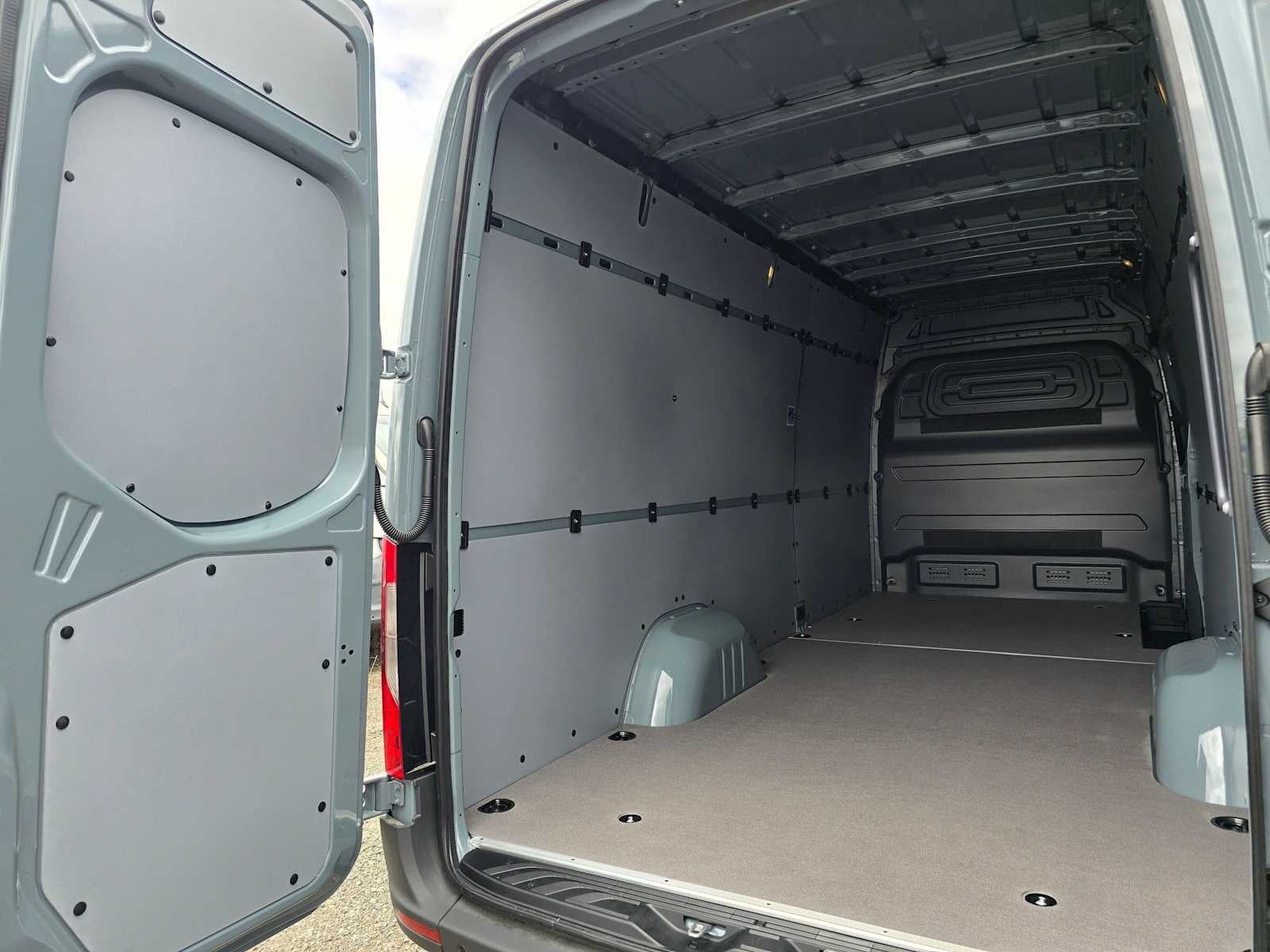 2026 Mercedes-Benz Sprinter 2500 High Roof I4 Diesel 170 RWD
