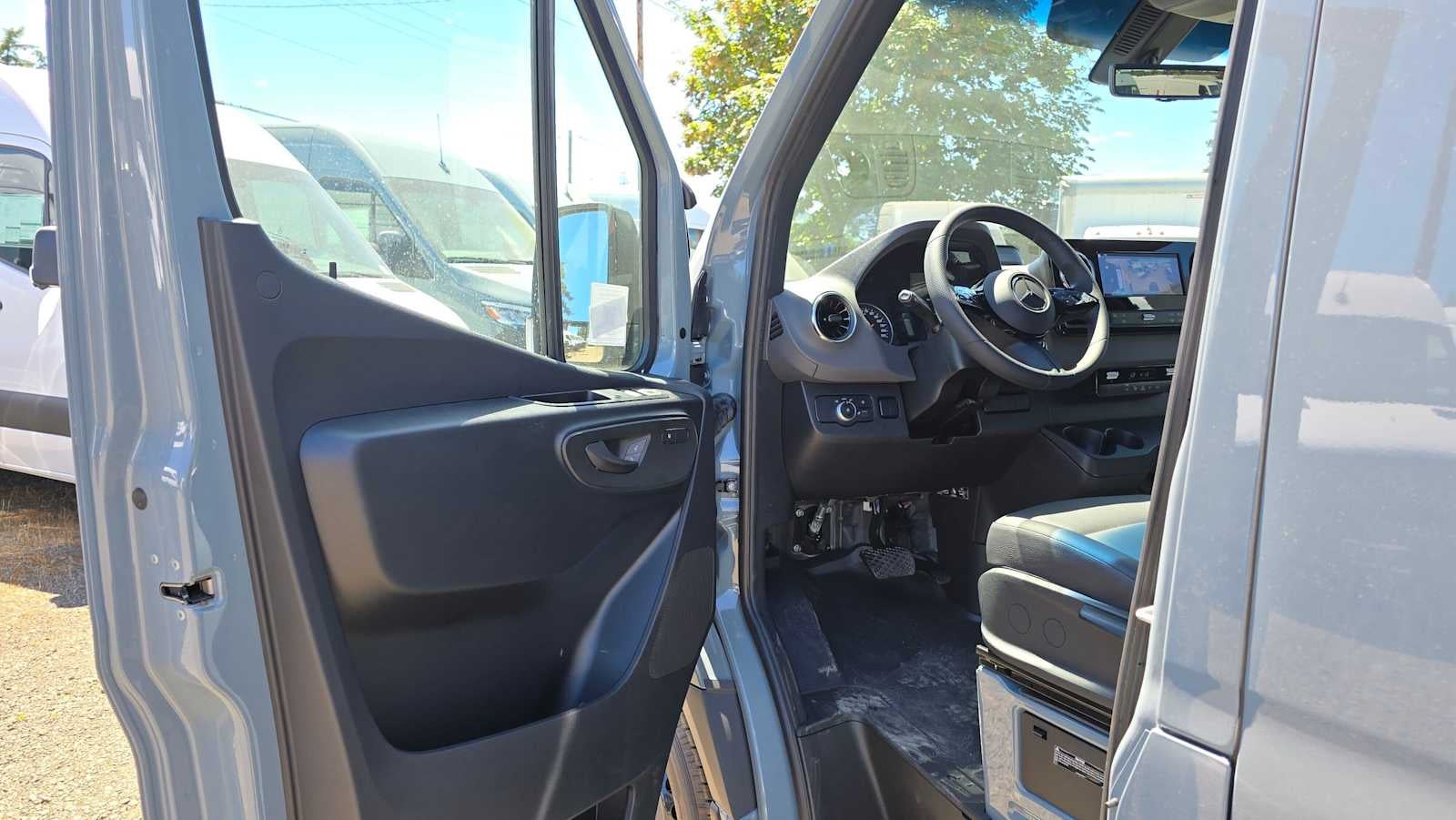 2026 Mercedes-Benz Sprinter 2500 High Roof I4 Diesel 170 RWD