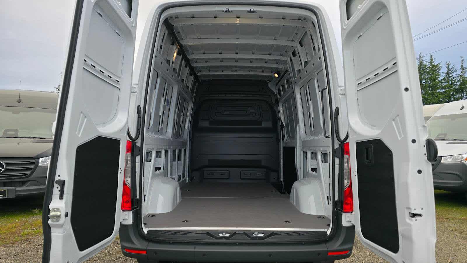 2026 Mercedes-Benz Sprinter 2500 High Roof I4 Diesel 170" RWD
