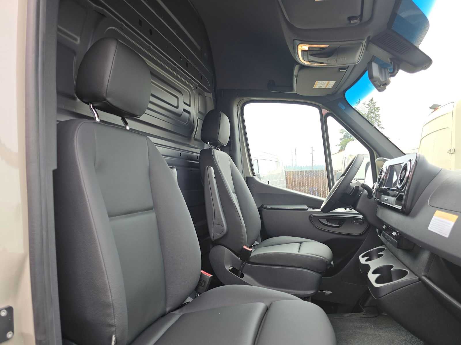 2026 Mercedes-Benz Sprinter Cargo 2500 High Roof I4 Diesel 170 RWD