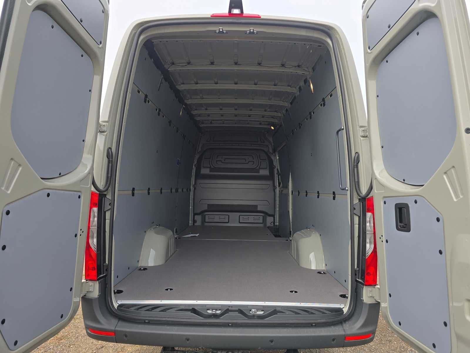 2026 Mercedes-Benz Sprinter Cargo 2500 High Roof I4 Diesel 170 RWD