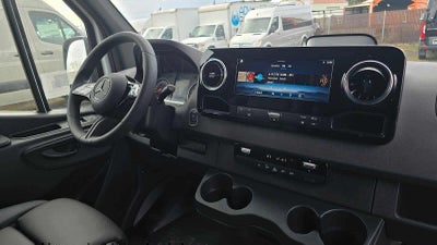 2026 Mercedes-Benz Sprinter 2500 High Roof I4 Diesel 170 RWD