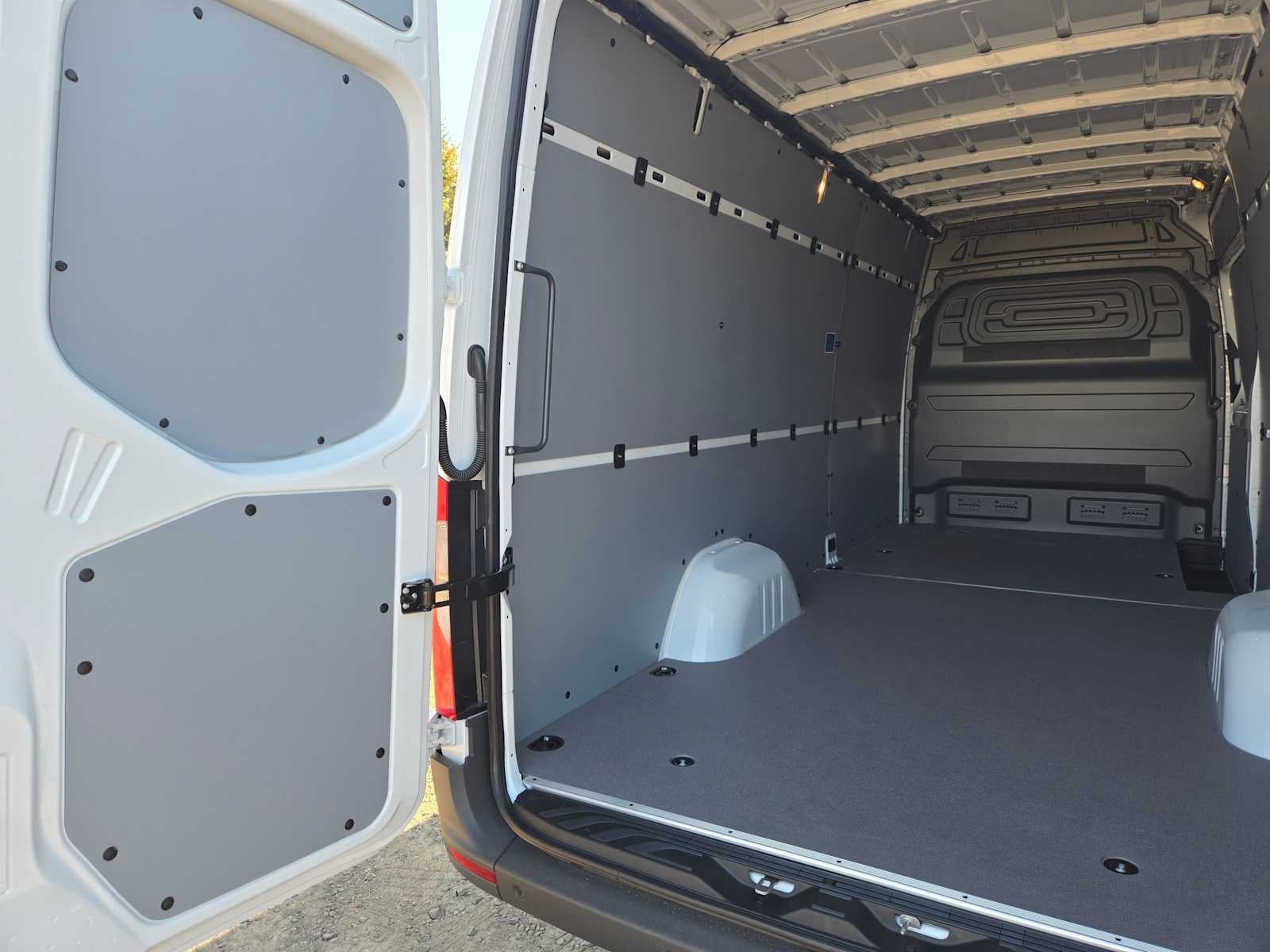 2027 Mercedes-Benz Sprinter Cargo 2500 High Roof I4 Diesel 170 RWD