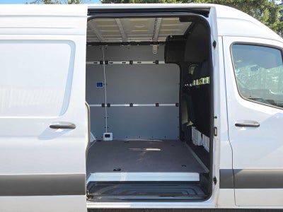 2026 Mercedes-Benz Sprinter 2500 Standard Roof I4 Diesel HO 144 RWD