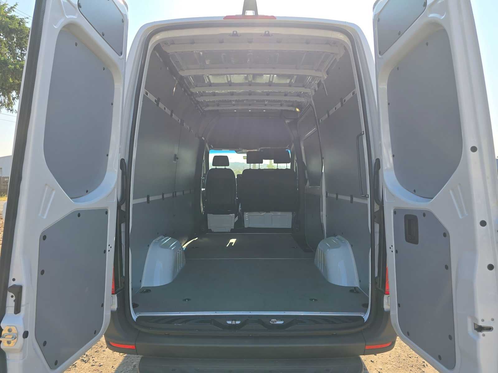 2026 Mercedes-Benz Sprinter 2500 Standard Roof I4 Diesel HO 144 RWD