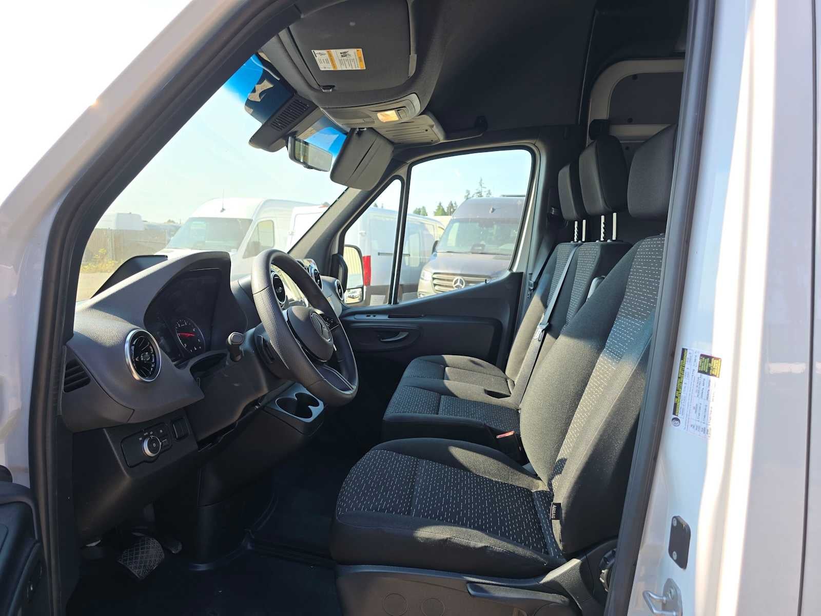 2026 Mercedes-Benz Sprinter 2500 Standard Roof I4 Diesel HO 144 RWD