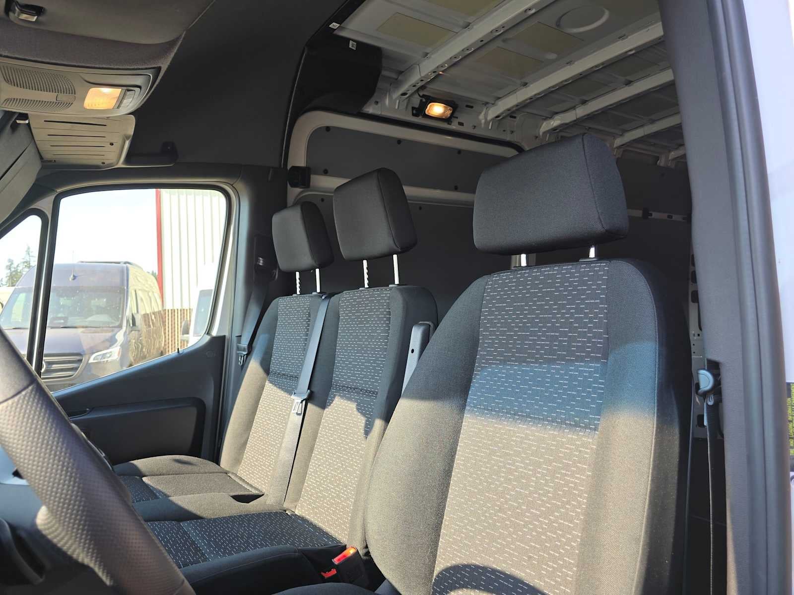 2026 Mercedes-Benz Sprinter 2500 Standard Roof I4 Diesel HO 144 RWD