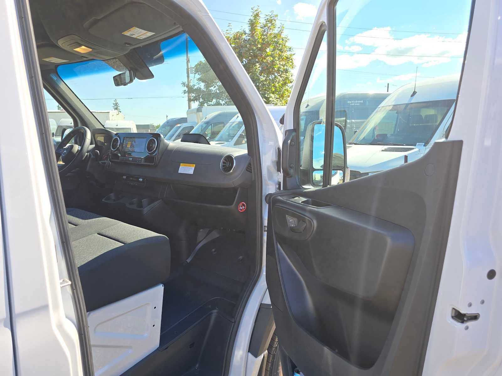 2026 Mercedes-Benz Sprinter 2500 Standard Roof I4 Diesel HO 144 RWD