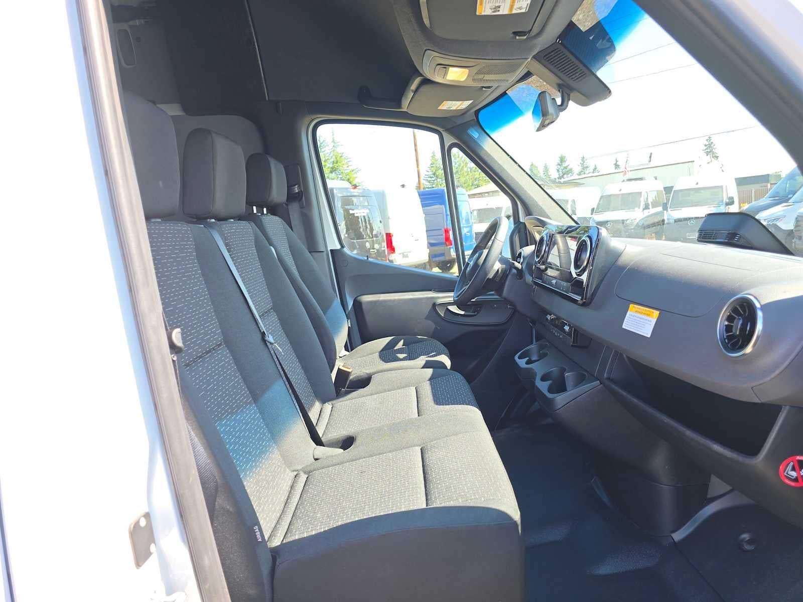 2026 Mercedes-Benz Sprinter 2500 Standard Roof I4 Diesel HO 144 RWD