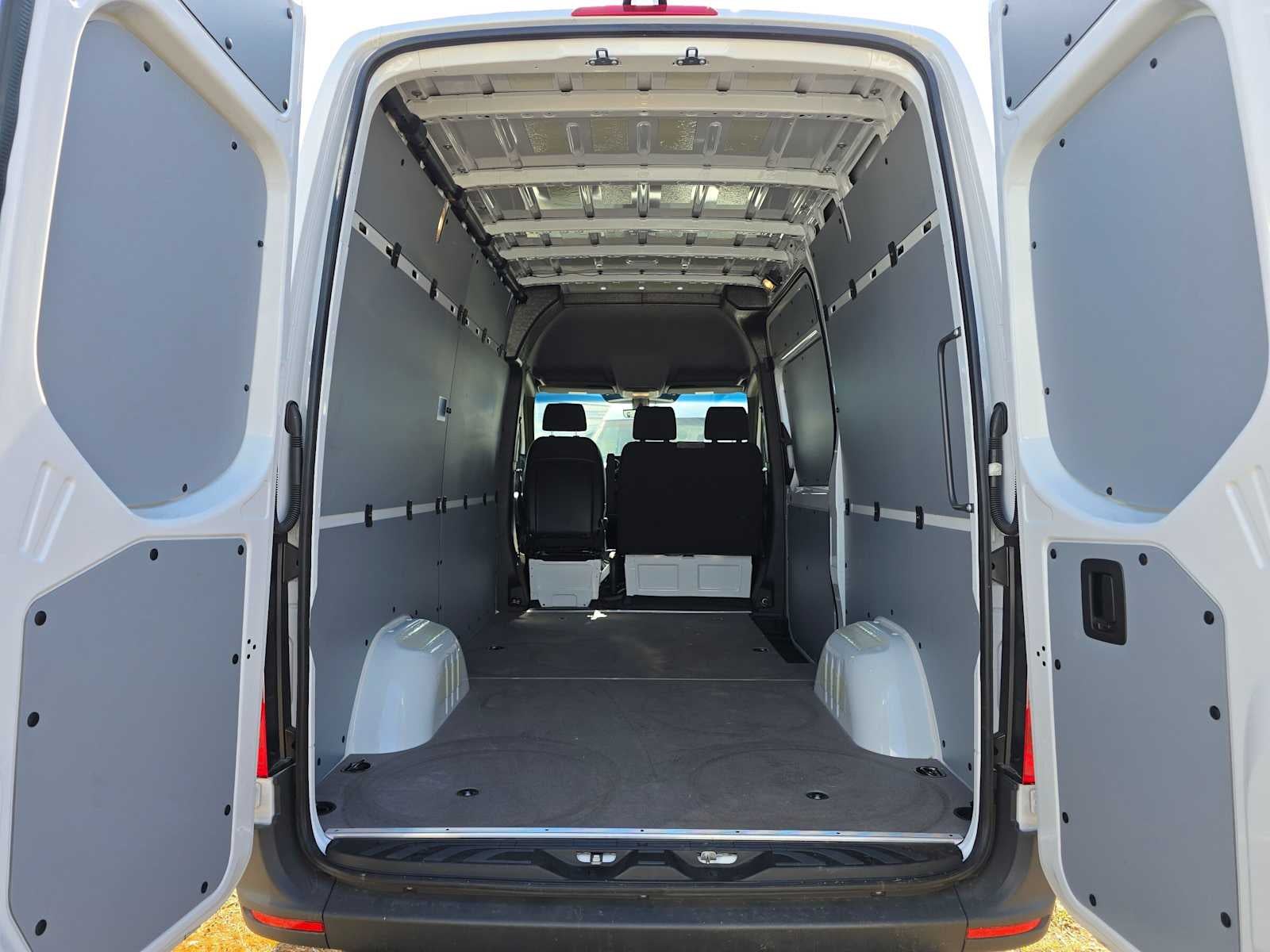 2026 Mercedes-Benz Sprinter 2500 Standard Roof I4 Diesel HO 144 RWD