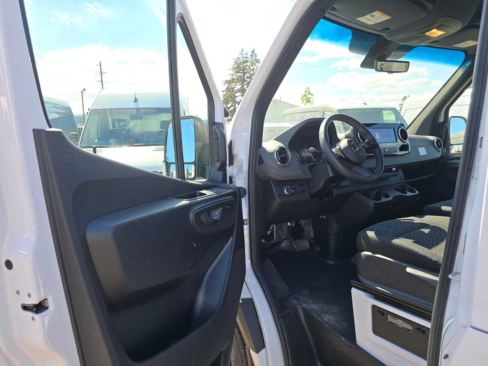 2026 Mercedes-Benz Sprinter 2500 Standard Roof I4 Diesel HO 144 RWD
