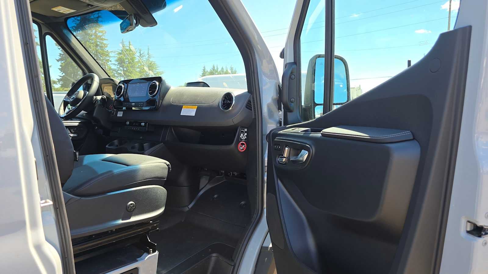 2026 Mercedes-Benz Sprinter 2500 Standard Roof I4 Diesel HO 144 AWD