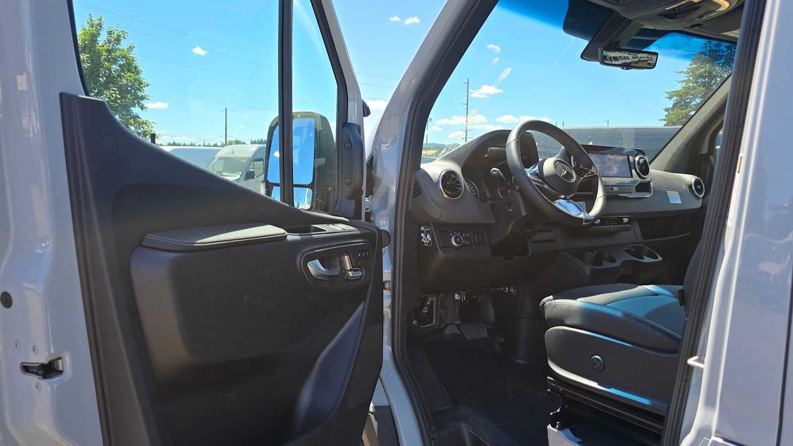 2026 Mercedes-Benz Sprinter 2500 Standard Roof I4 Diesel HO 144 AWD